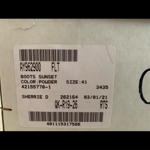 Authentic Golden Goose Sunset Boots in Powder - Picture 5 of 6